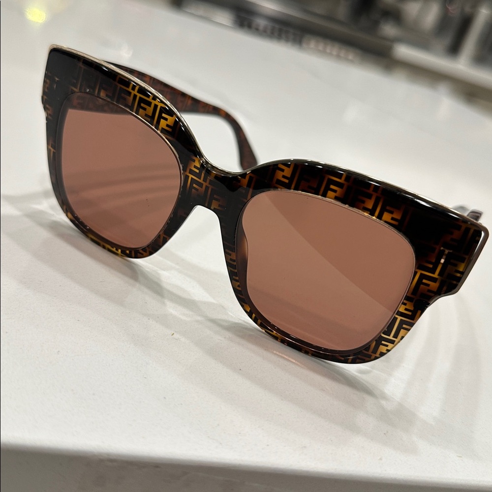 NEW Fendi Black & Brown Oversized Sunglasses